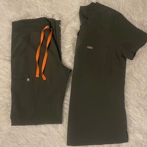 Figs 🫒 olive set (I’m guessing)